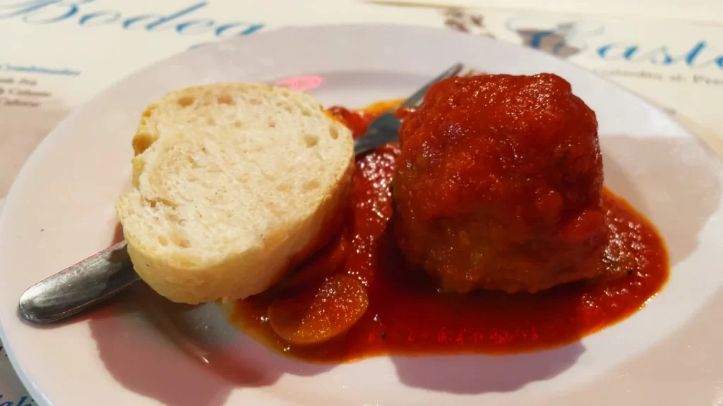 marinara meatballs with bread