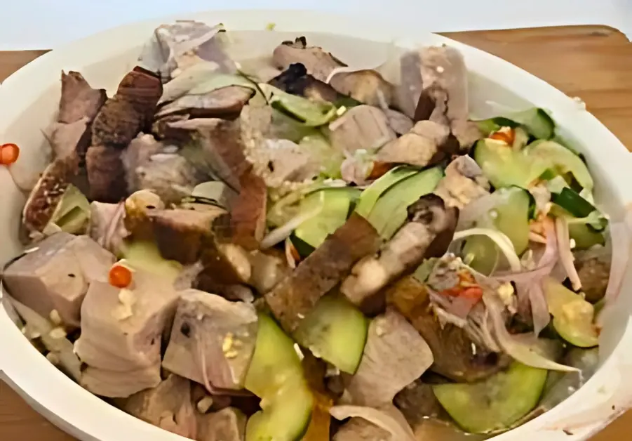 Plate of sinuglaw with grilled pork and kinilaw at Paz Eatery.