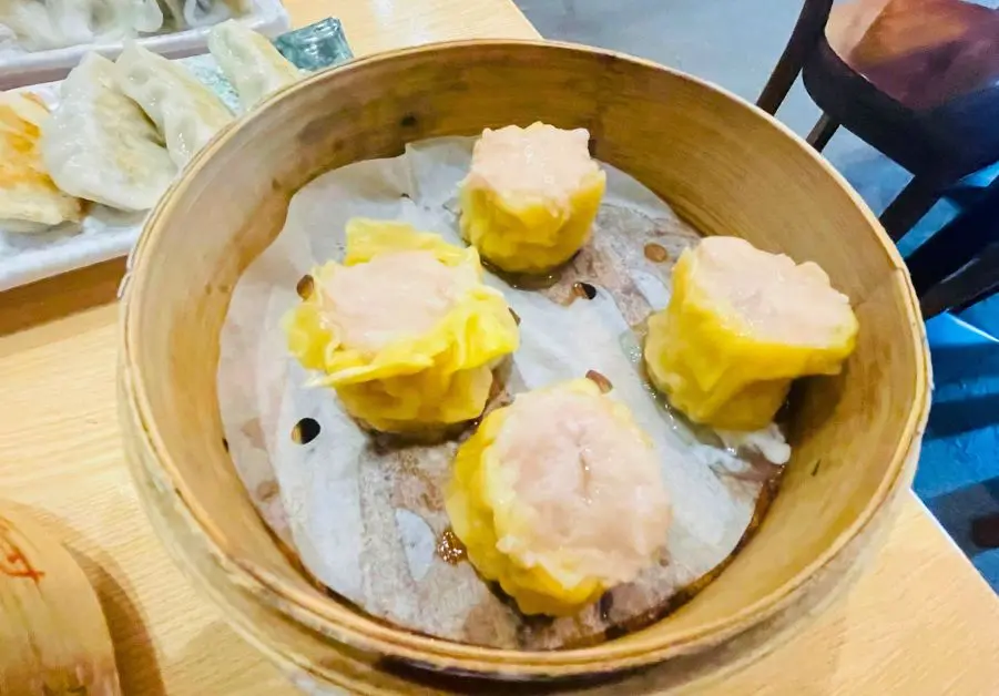 Uniku: Greenfield’s Best Taiwanese Food Pork siu mai served in a bamboo steamer at Uniku Mandaluyong.